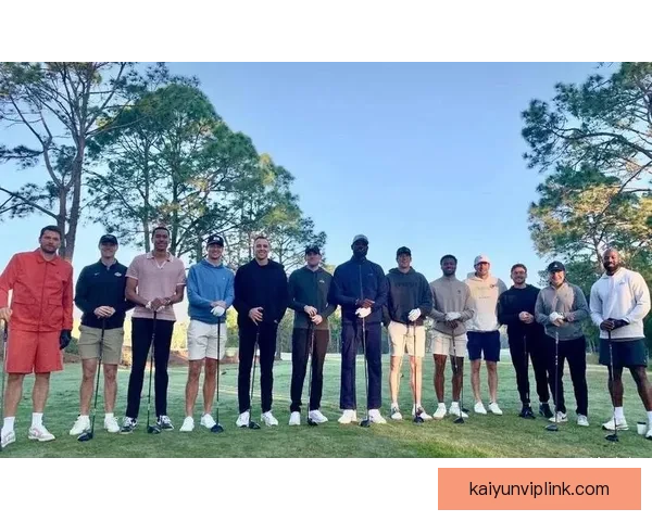 詹皇独占历史多项第一湖人球员打高尔夫合影老詹C位东契奇站边